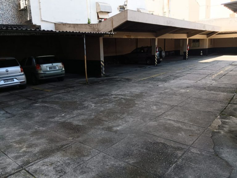 More em ótimo apartamento 2 dormitórios próximo ao estádio do Maracanã.