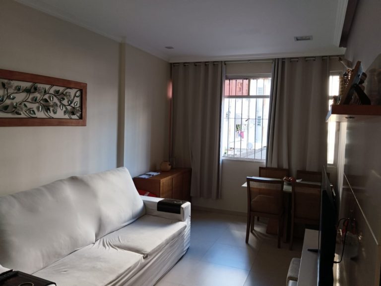 More em ótimo apartamento 2 dormitórios próximo ao estádio do Maracanã.