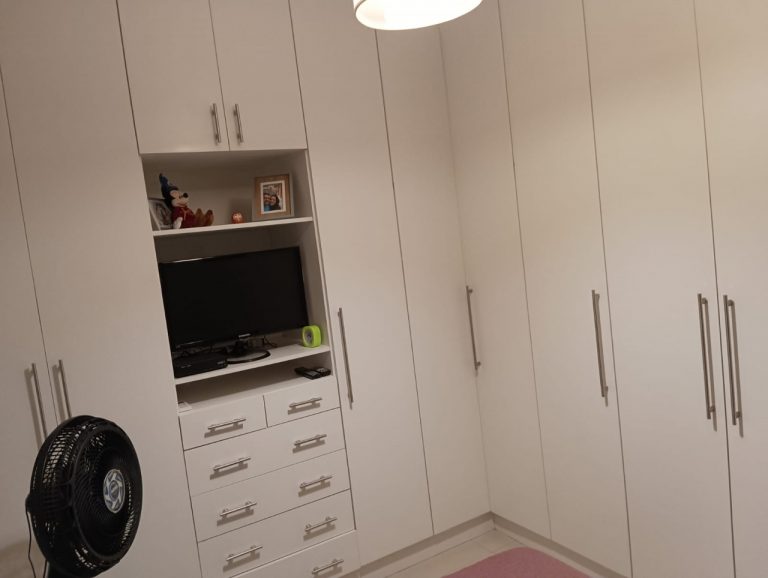 More em ótimo apartamento 2 dormitórios próximo ao estádio do Maracanã.