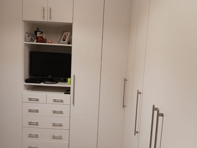 More em ótimo apartamento 2 dormitórios próximo ao estádio do Maracanã.