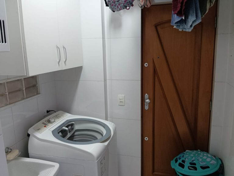 More em ótimo apartamento 2 dormitórios próximo ao estádio do Maracanã.