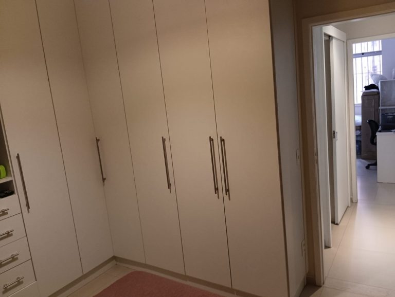 More em ótimo apartamento 2 dormitórios próximo ao estádio do Maracanã.