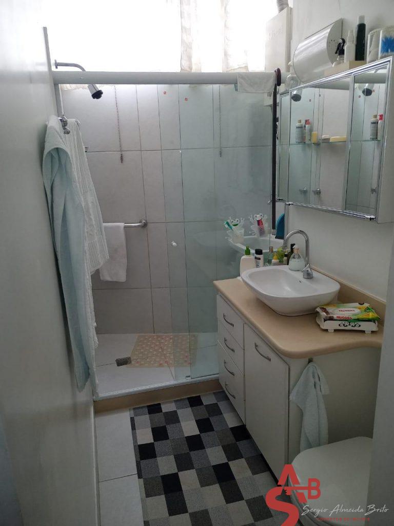 Copacabana – Quarto e Sala – Porteira Fechada – Há 80 metros da praia.