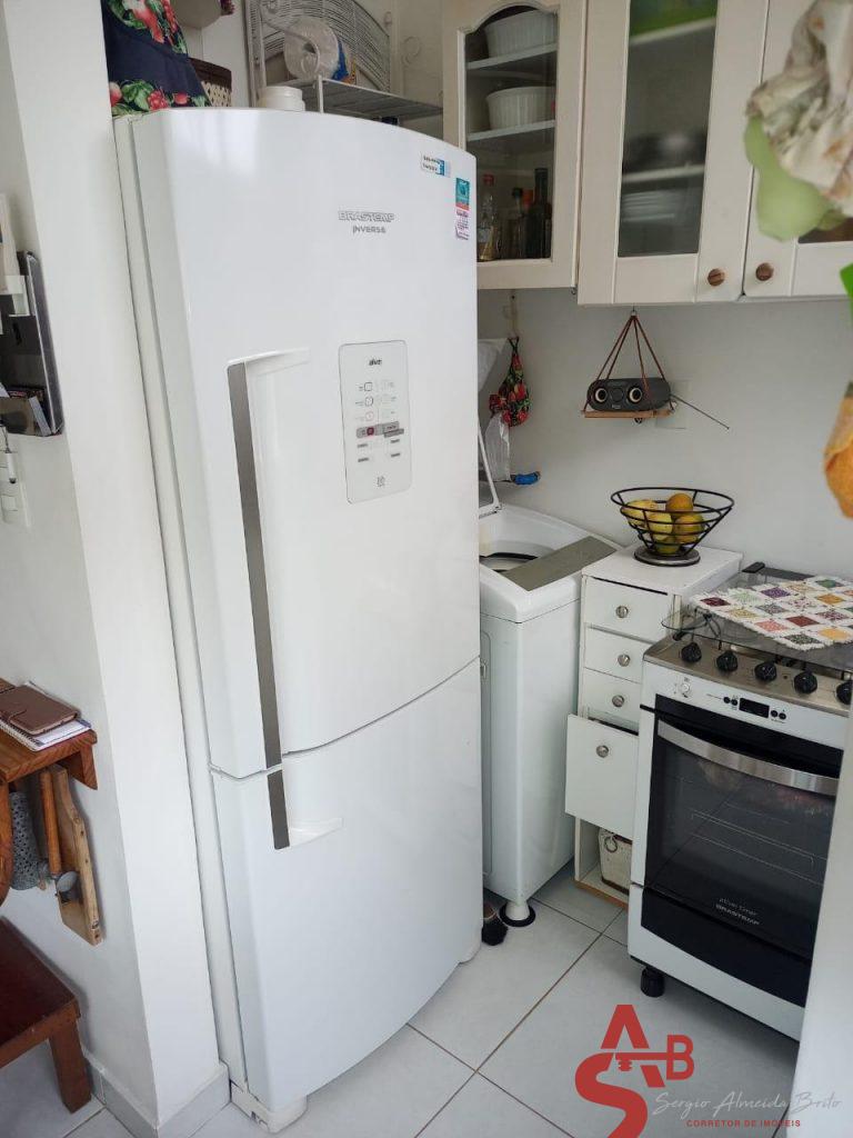 Copacabana – Quarto e Sala – Porteira Fechada – Há 80 metros da praia.