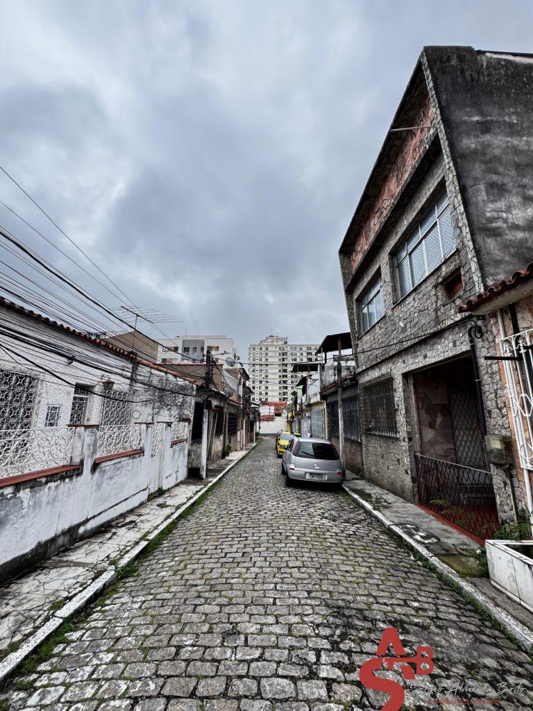 Ótima casa de vila em Campinho.