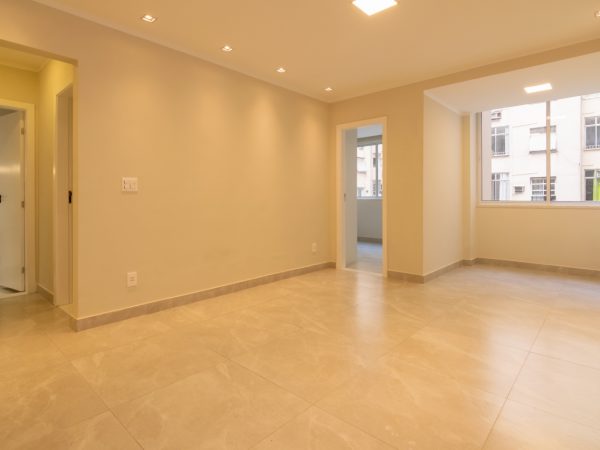 Copacabana – Fundos – 2 Quartos – 75M²