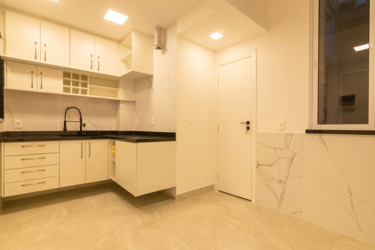 Copacabana – Fundos – 2 Quartos – 75M²