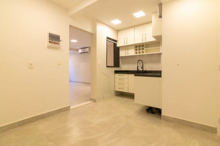 Copacabana – Fundos – 2 Quartos – 75M²