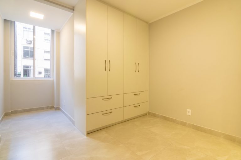 Copacabana – Fundos – 2 Quartos – 75M²