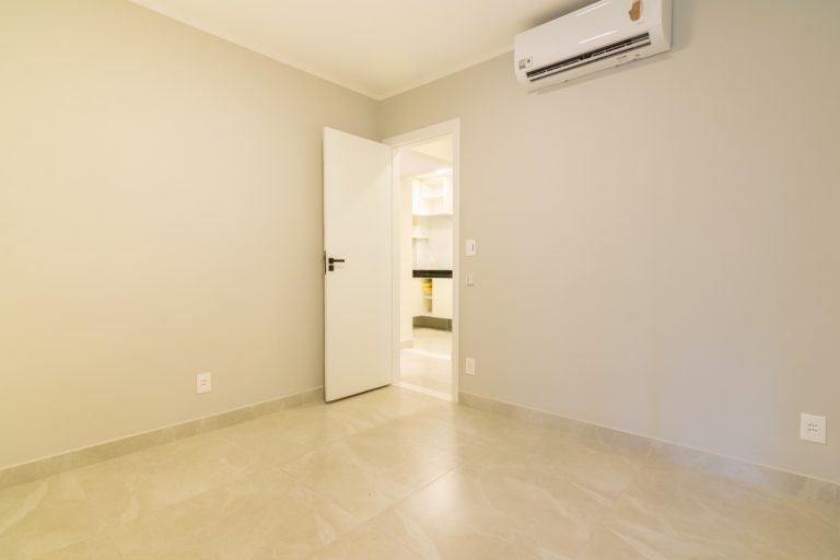 Copacabana – Fundos – 2 Quartos – 75M²