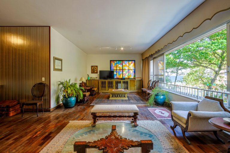 Leblon – Frente – 187M² – 4 Quartos 1 Suíte, 3 Banheiros, 2 Vagas escritura