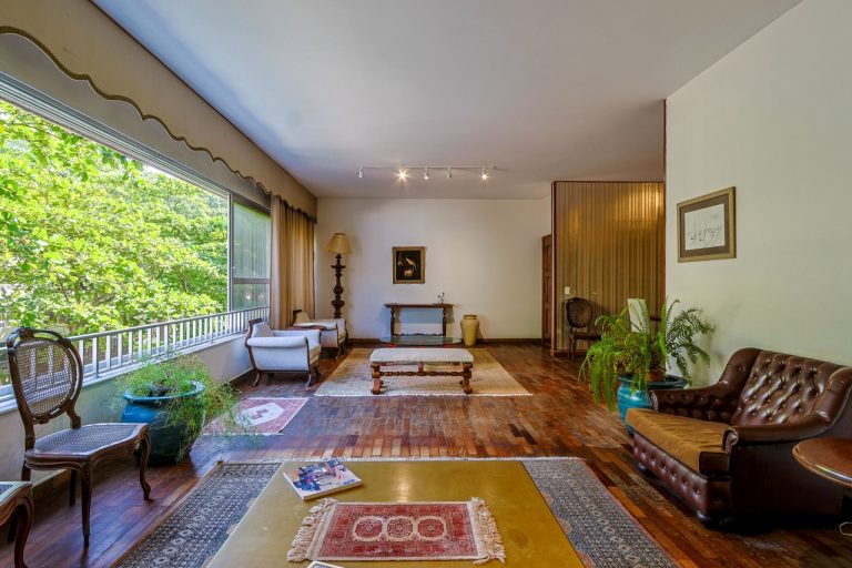 Leblon – Frente – 187M² – 4 Quartos 1 Suíte, 3 Banheiros, 2 Vagas escritura