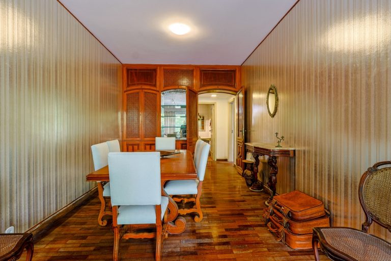 Leblon – Frente – 187M² – 4 Quartos 1 Suíte, 3 Banheiros, 2 Vagas escritura