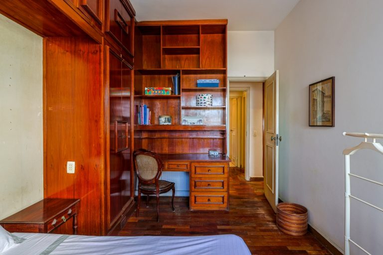 Leblon – Frente – 187M² – 4 Quartos 1 Suíte, 3 Banheiros, 2 Vagas escritura