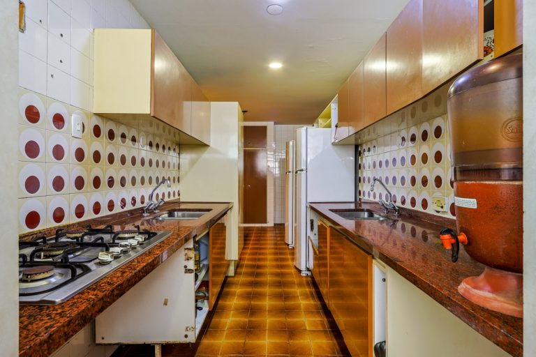 Leblon – Frente – 187M² – 4 Quartos 1 Suíte, 3 Banheiros, 2 Vagas escritura