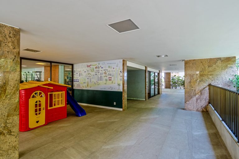 Leblon – Frente – 187M² – 4 Quartos 1 Suíte, 3 Banheiros, 2 Vagas escritura