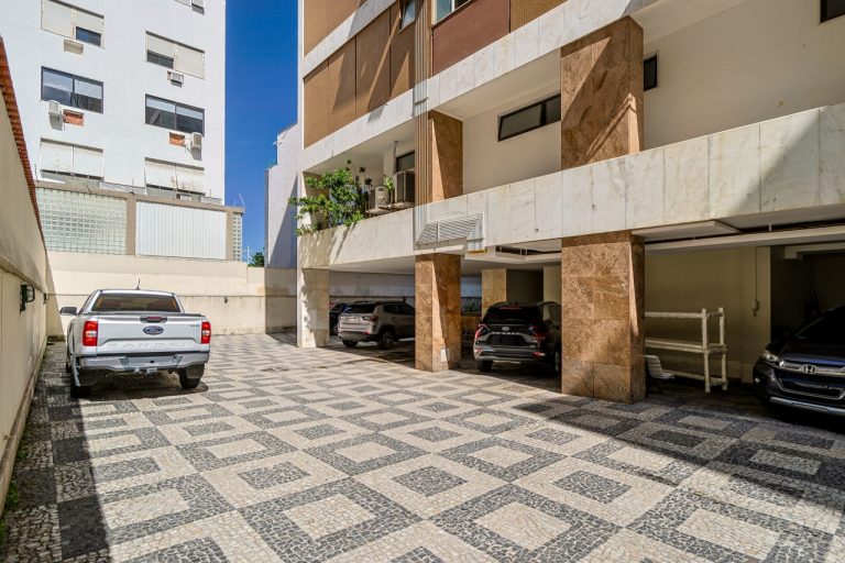 Leblon – Frente – 187M² – 4 Quartos 1 Suíte, 3 Banheiros, 2 Vagas escritura