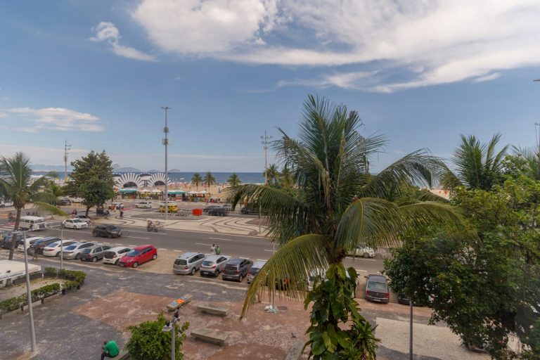 Copacabana – Av. Atlântica – Frente – 3 quartos 1 Suíte – 1 Vaga