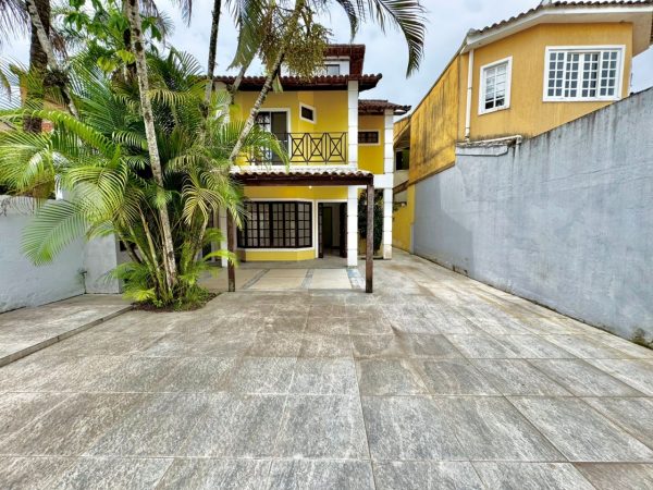 Vargem Grande – Casa em Condomínio Fechado – 4 Quartos 2 Suítes