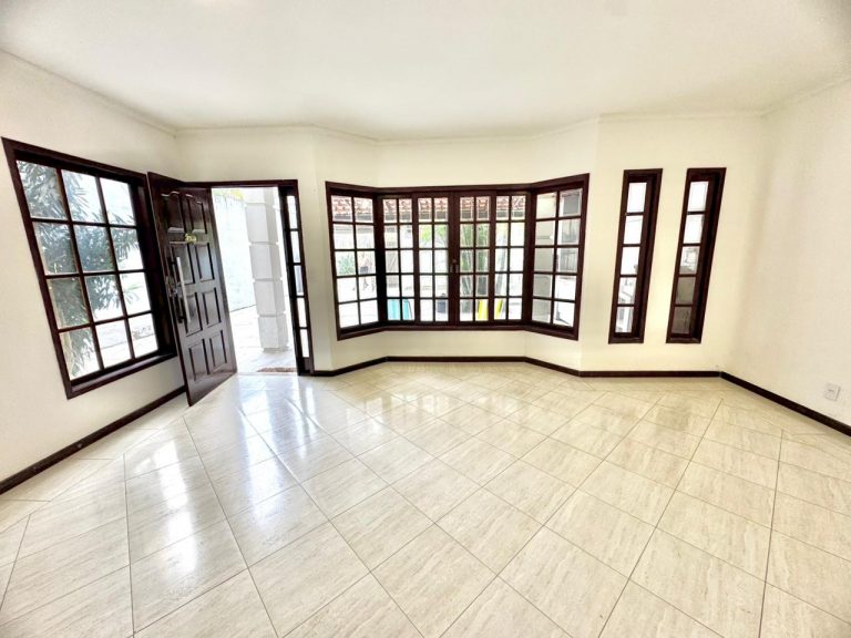 Vargem Grande – Casa em Condomínio Fechado – 4 Quartos 2 Suítes