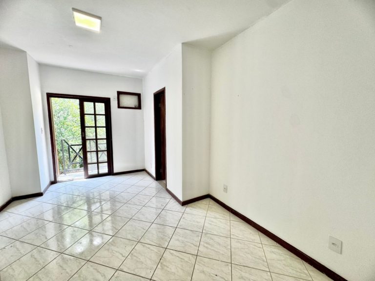 Vargem Grande – Casa em Condomínio Fechado – 4 Quartos 2 Suítes