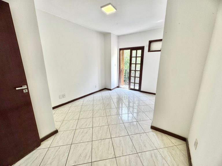 Vargem Grande – Casa em Condomínio Fechado – 4 Quartos 2 Suítes