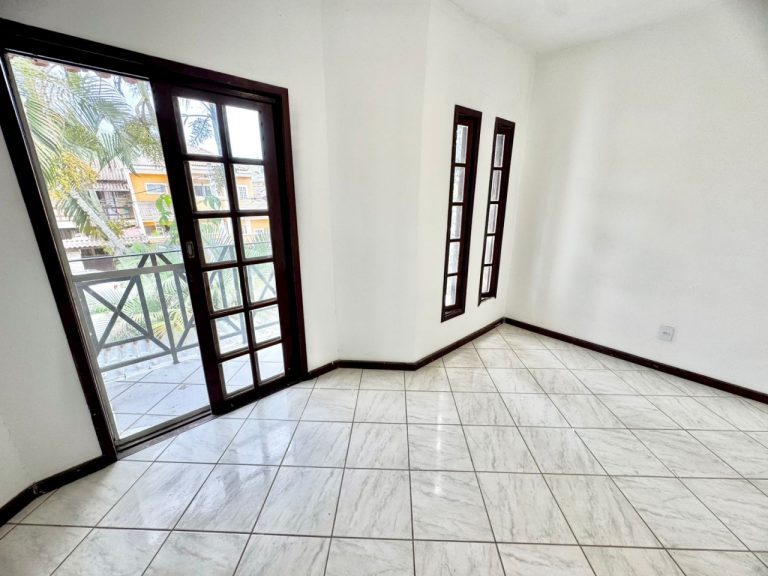 Vargem Grande – Casa em Condomínio Fechado – 4 Quartos 2 Suítes
