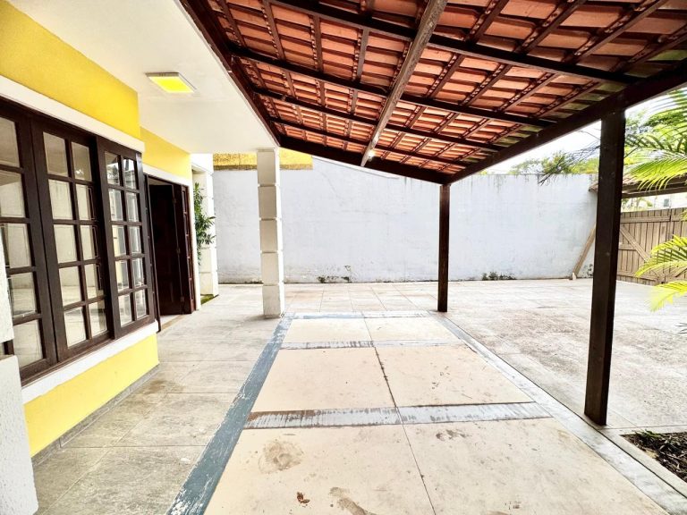 Vargem Grande – Casa em Condomínio Fechado – 4 Quartos 2 Suítes