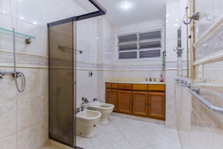 Copanema – Frente – 3 Quartos 1 Suíte – 2 Vagas Escritura – 220m²