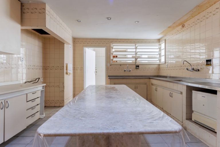 Copanema – Frente – 3 Quartos 1 Suíte – 2 Vagas Escritura – 220m²