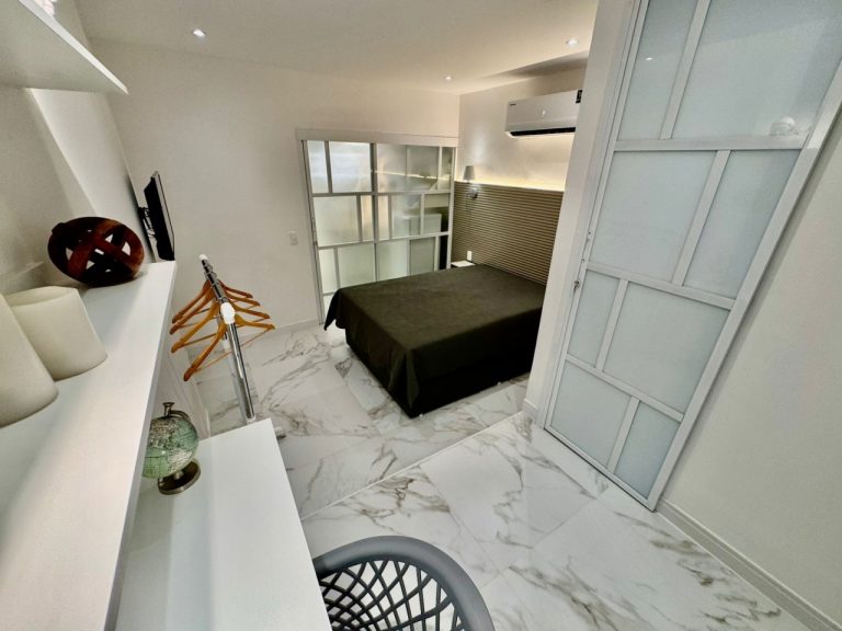 Centro – Quarto e Sala – 41m² – Porteira Fechada