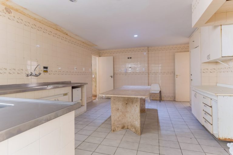 Copanema – Frente – 3 Quartos 1 Suíte – 2 Vagas Escritura – 220m²