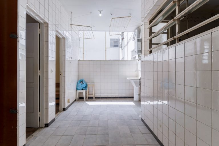 Copanema – Frente – 3 Quartos 1 Suíte – 2 Vagas Escritura – 220m²