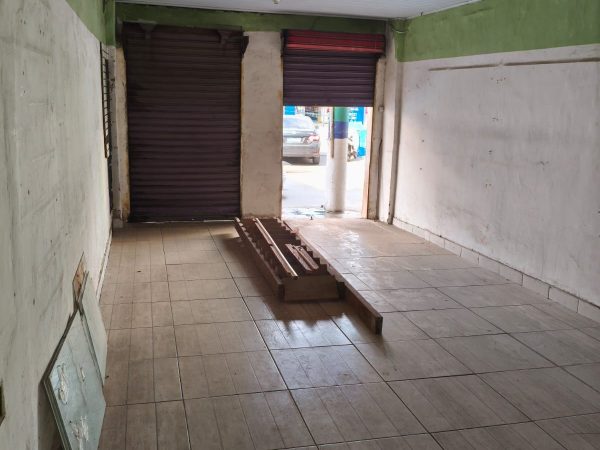 Lojas – 2 Lojas com terreno para construção
