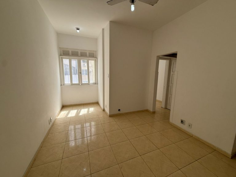 COACABANA – FRENTE – SALA-UARTO 42m²