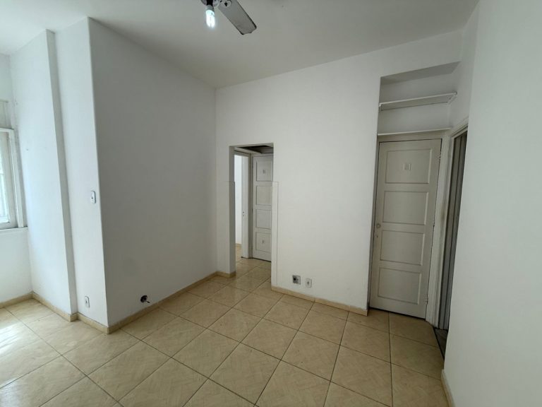 COACABANA – FRENTE – SALA-UARTO 42m²