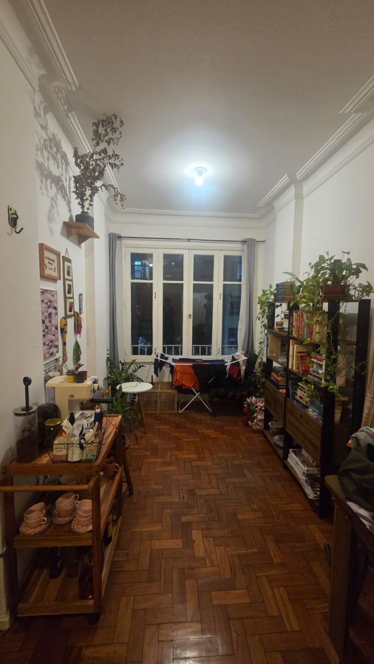 COPACABANA – FRENTE – 2 QUARTOS C/DEPENDÊNCIA