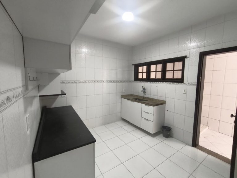 Casa Fundos – Campo Grande – 3 quartos 2 suítes, piscina, churrasueira, vaga para 6 carros