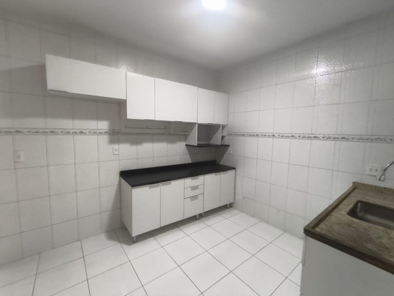 Casa Fundos – Campo Grande – 3 quartos 2 suítes, piscina, churrasueira, vaga para 6 carros