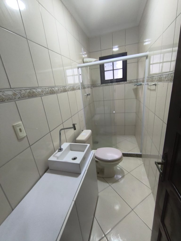 Casa Fundos – Campo Grande – 3 quartos 2 suítes, piscina, churrasueira, vaga para 6 carros