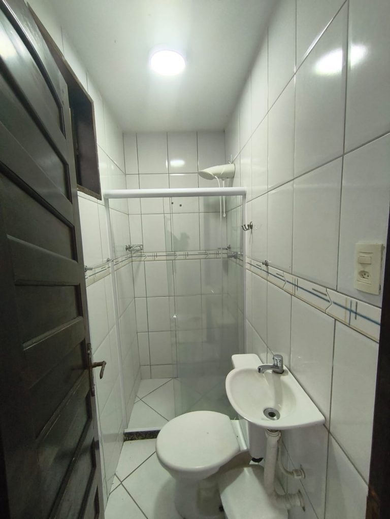 Casa Fundos – Campo Grande – 3 quartos 2 suítes, piscina, churrasueira, vaga para 6 carros