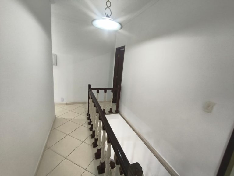 Casa Fundos – Campo Grande – 3 quartos 2 suítes, piscina, churrasueira, vaga para 6 carros