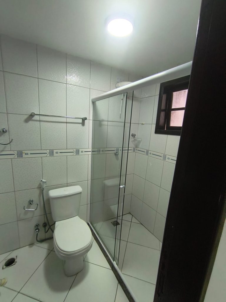 Casa Fundos – Campo Grande – 3 quartos 2 suítes, piscina, churrasueira, vaga para 6 carros