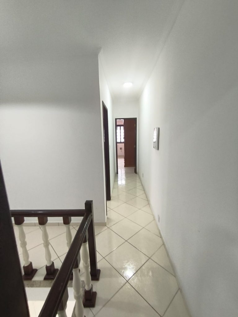 Casa Fundos – Campo Grande – 3 quartos 2 suítes, piscina, churrasueira, vaga para 6 carros