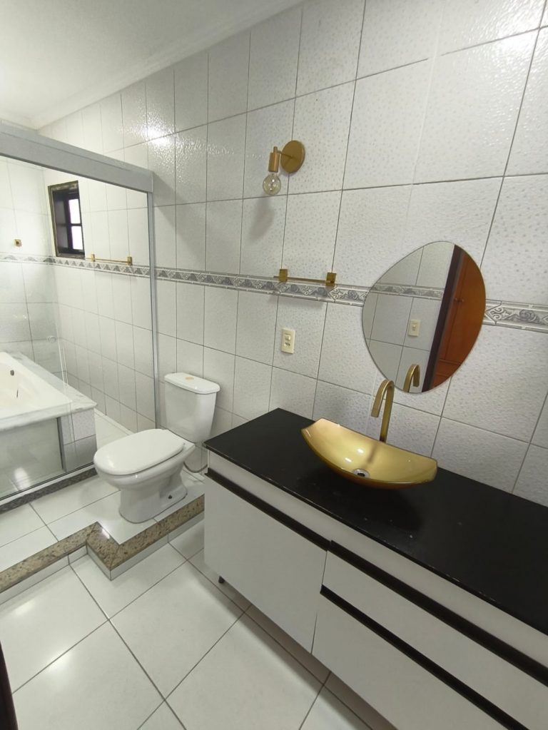 Casa Fundos – Campo Grande – 3 quartos 2 suítes, piscina, churrasueira, vaga para 6 carros