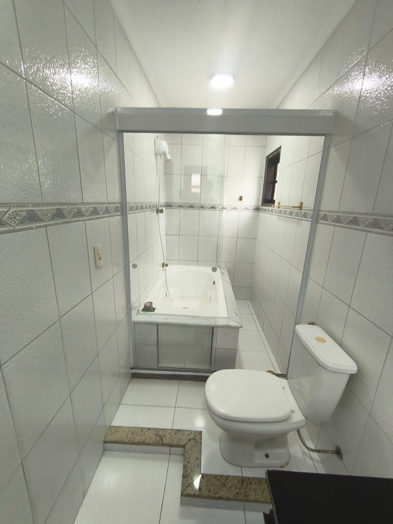 Casa Fundos – Campo Grande – 3 quartos 2 suítes, piscina, churrasueira, vaga para 6 carros