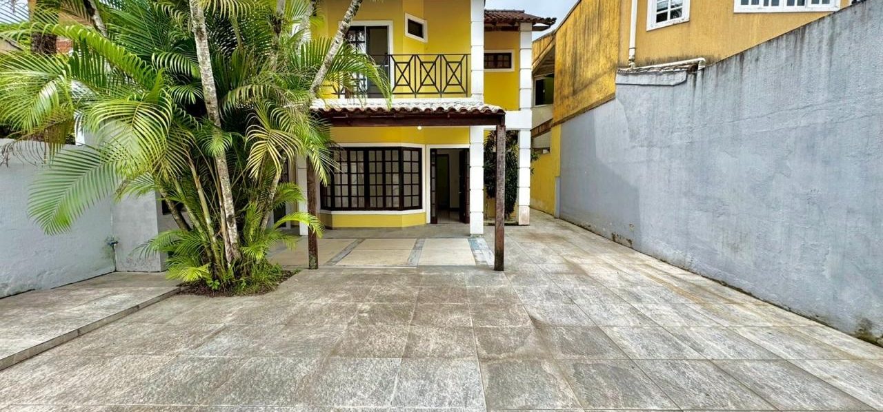 Vargem Grande – Casa em Condomínio Fechado – 4 Quartos 2 Suítes