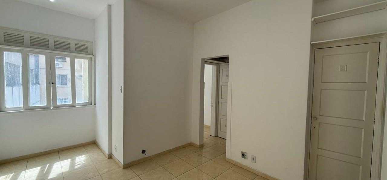 COACABANA – FRENTE – SALA-UARTO 42m²